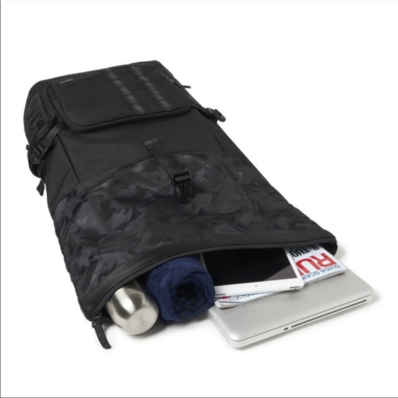 Oakley Utility Rolled Up Backpack - Picture 6 of 8